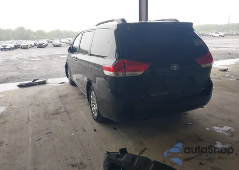 2014 Toyota Sienna Xle V6 8 Passenger z USA, uszkodzony, nr VIN 5TDYK3DC0ES493864